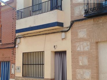 House with balcony for sale in Corral de Almaguer