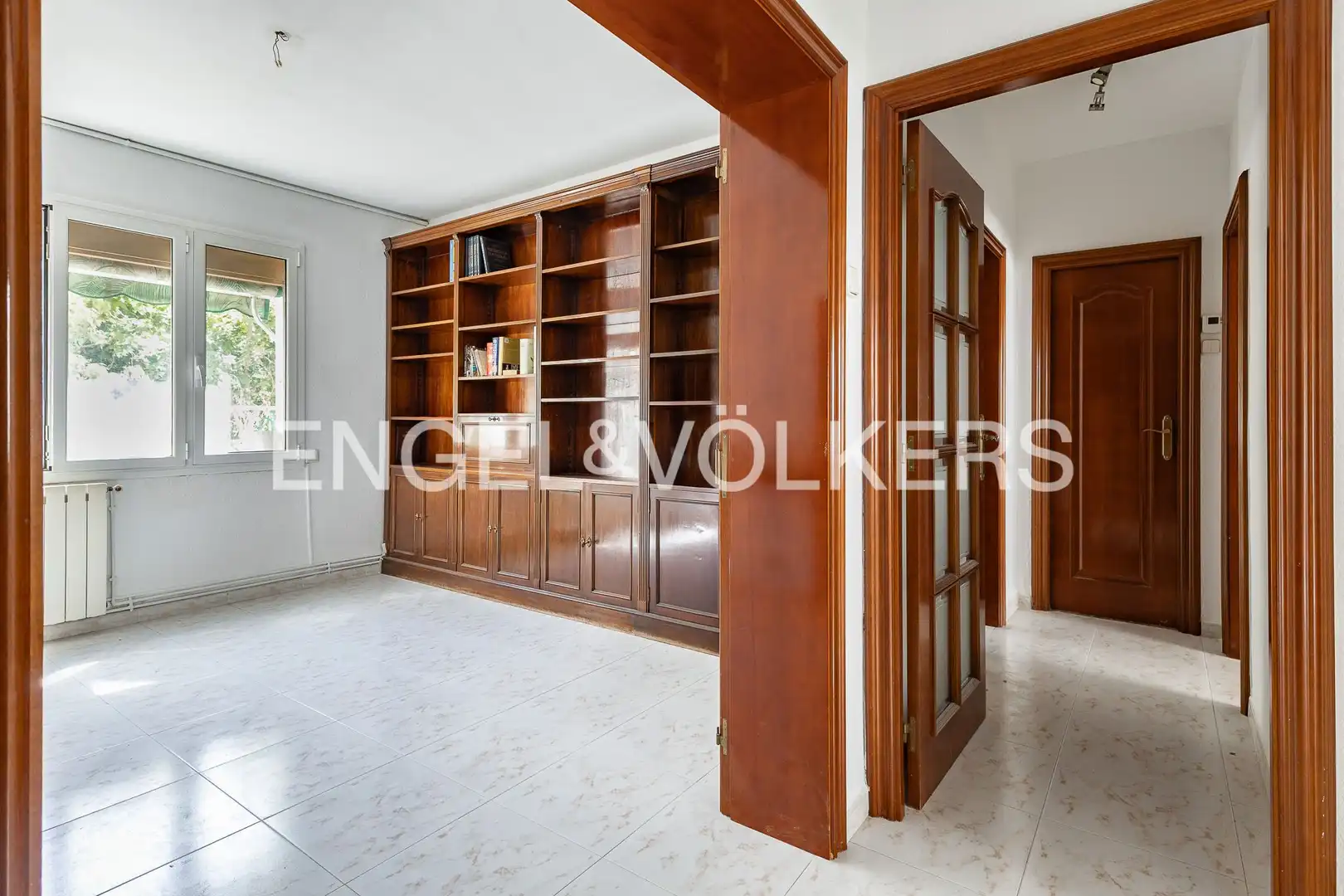 Flat for sale in Barcelona  with Air Conditioner and Heating