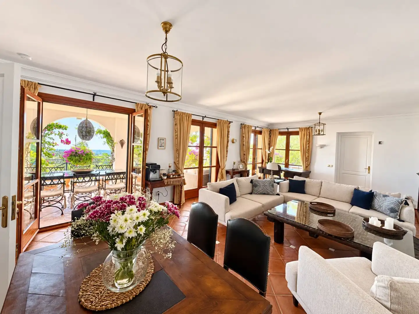 Dining room of Houses for sale in Benahavís  with Air Conditioner, Swimming Pool and Balcony