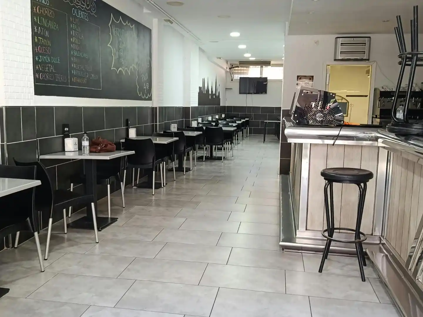Local comercial de lloguer a Salvador Espriu, imagen 2