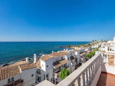 Adosado con piscina en venta en Riviera del Sol