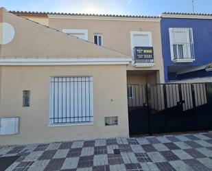 Exterior view of Single-family semi-detached for sale in Villamanrique de la Condesa