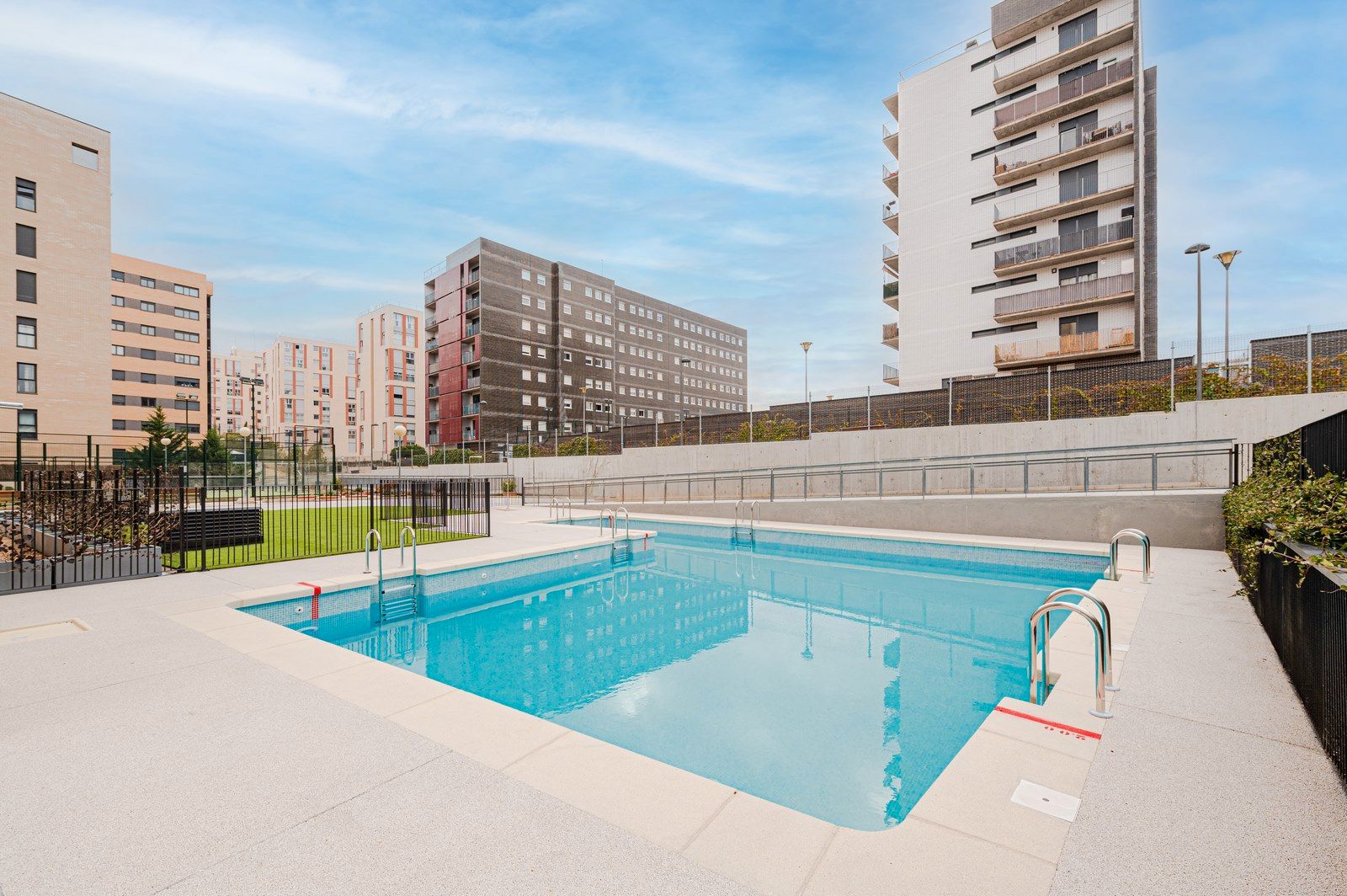 Swimming pool of Flat for sale in Tres Cantos  with Storage room