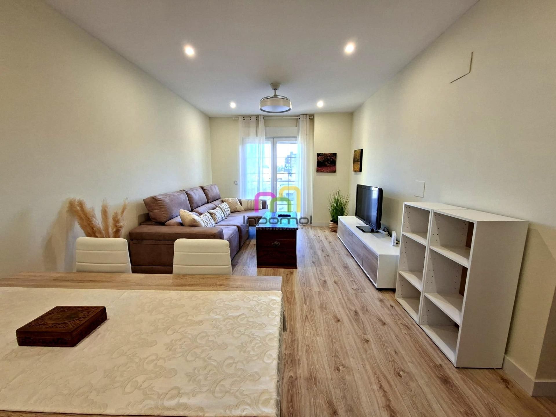 Sala de estar de Estudio de alquiler en Badajoz Capital con Aire acondicionado, Calefacción y Jardín privado