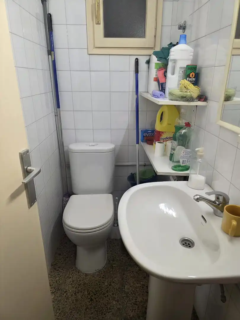 Badezimmer von Büro zur Miete in Esplugues de Llobregat mit Klimaanlage, Heizung und Möbliert