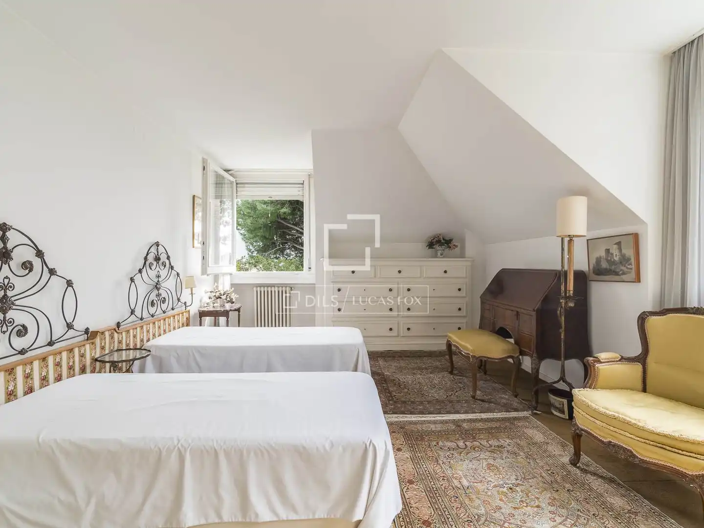 Habitación de Casa o chalet en venta en Barcelona con Calefacción, Jardín privado y Trastero