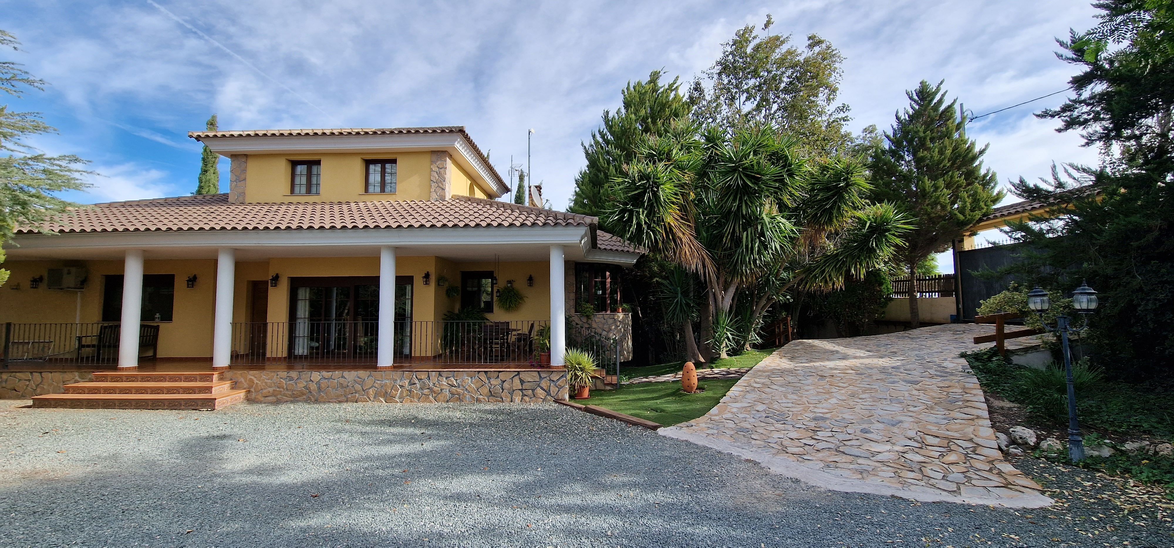 Vista exterior de Casa o xalet en venda en Totana amb Aire condicionat, Calefacció i Jardí privat