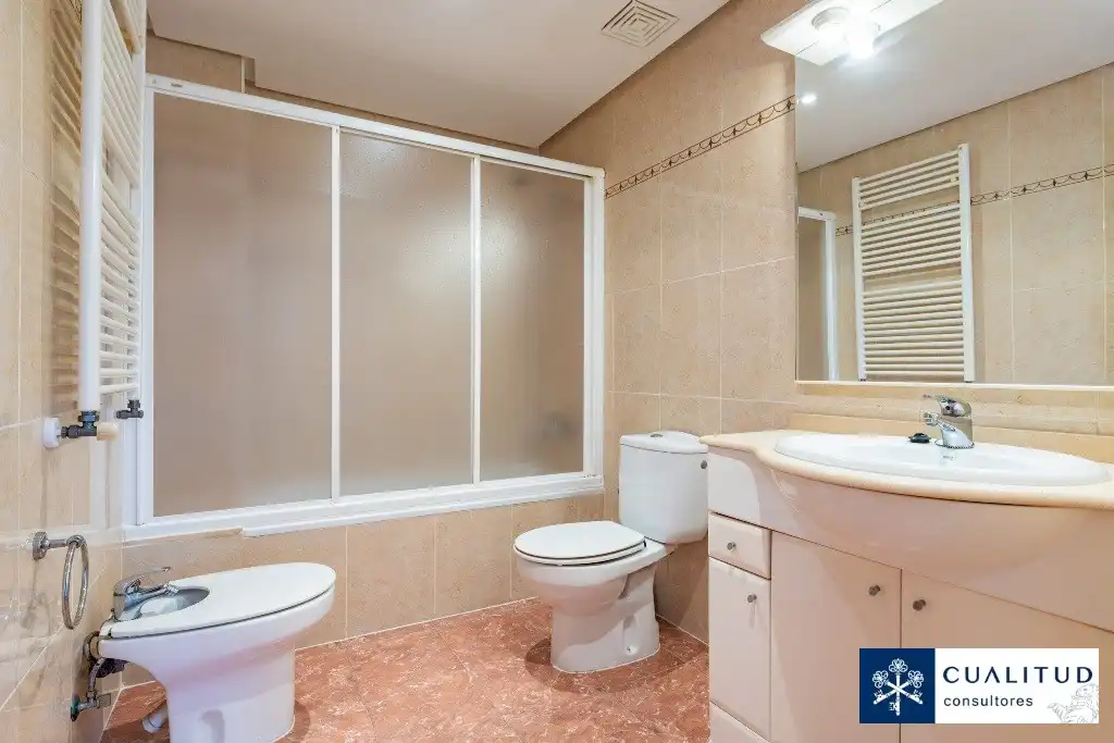 Bathroom of Flat for rent in Castellón de la Plana / Castelló de la Plana  with Air Conditioner, Terrace and Oven