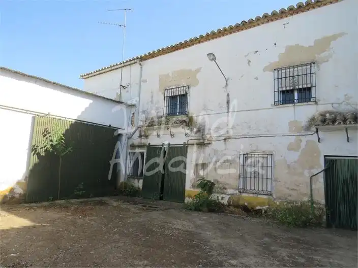 Vista exterior de Finca rústica en venda en Porcuna amb Aire condicionat, Terrassa i Traster
