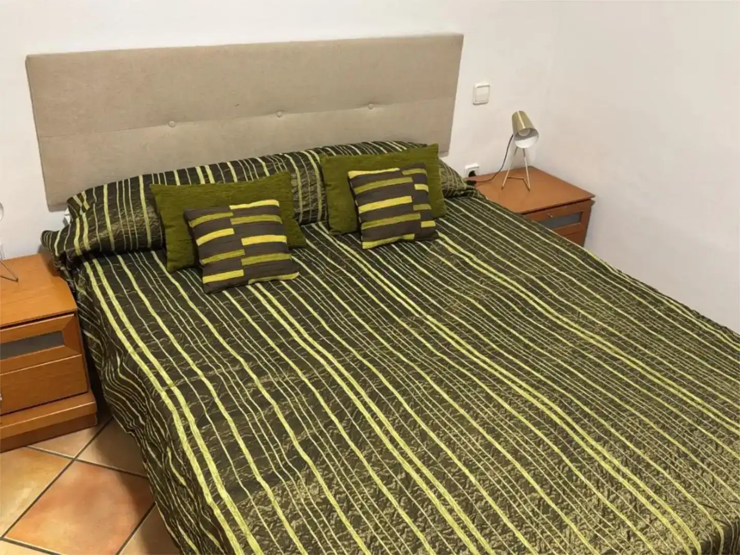 Dormitori de Àtic de lloguer en Dénia amb Aire condicionat, Traster i Moblat