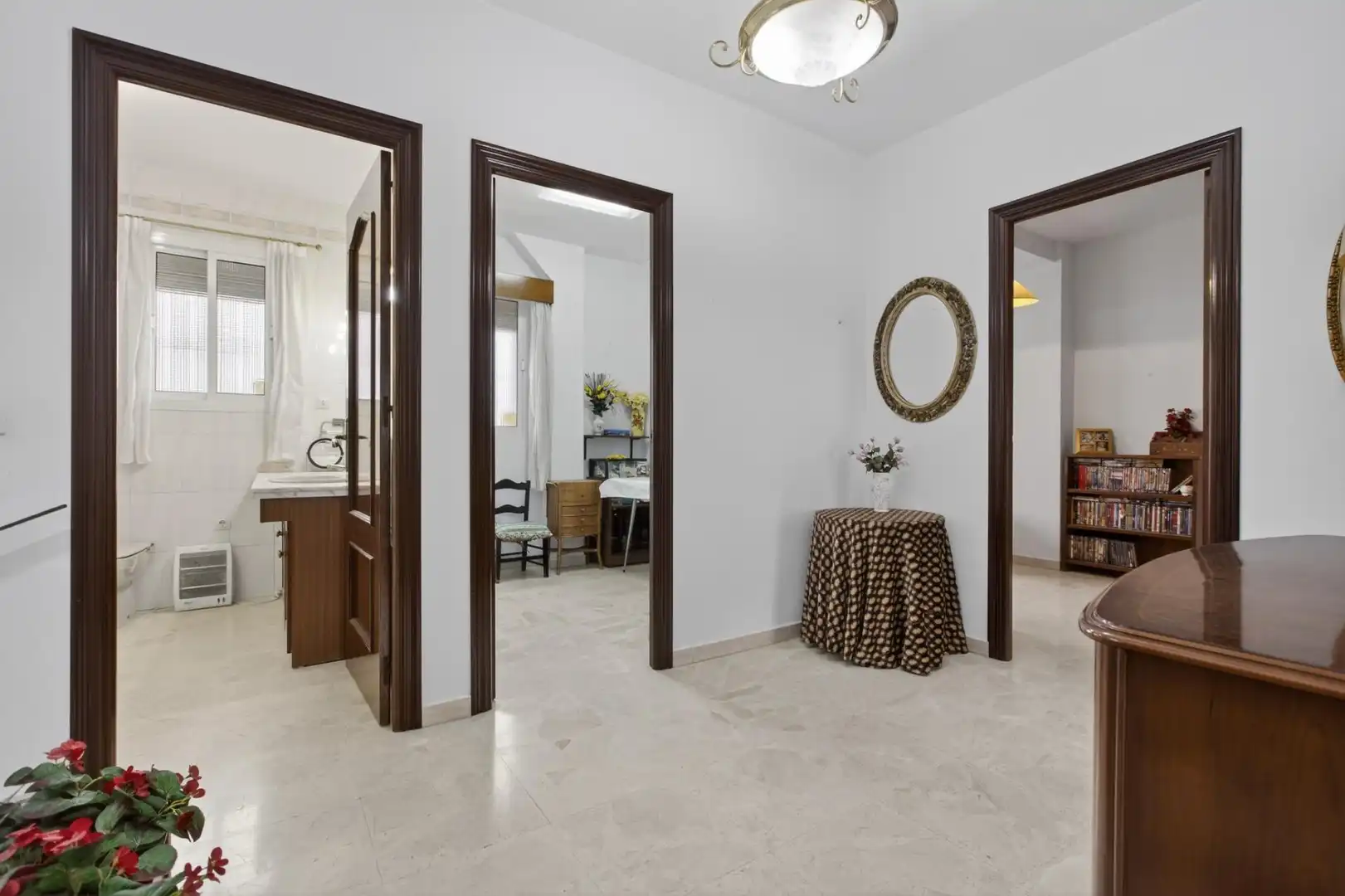 Houses for sale in Sevilla  with Air Conditioner, Terrace and Balcony