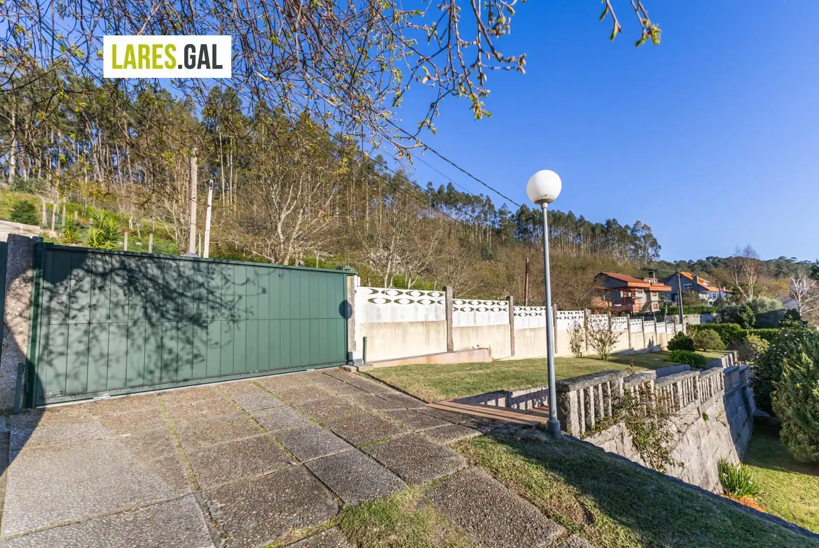 Vista exterior de Casa o chalet en venta en Cangas  con Calefacción y Trastero