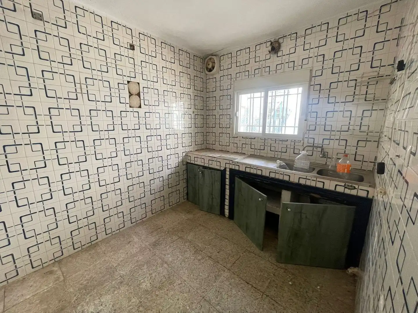Küche von Wohnung zum Verkauf in Valverde del Camino mit Privatgarten und Abstellraum