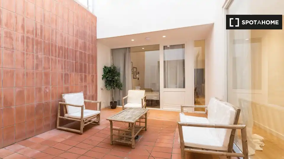 Habitació a Sant Pere, Sta. Caterina i la Ribera