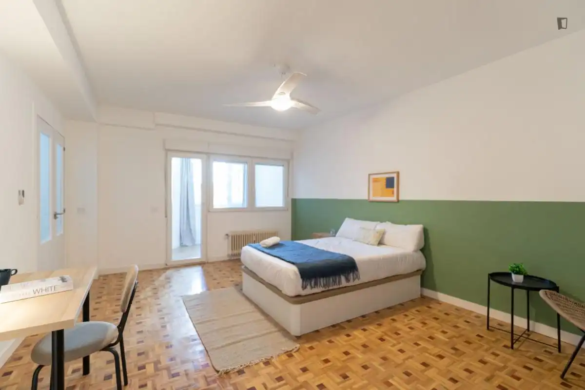 Bedroom of Apartments for share in Madrid  with Furnished, Oven and Washing machine