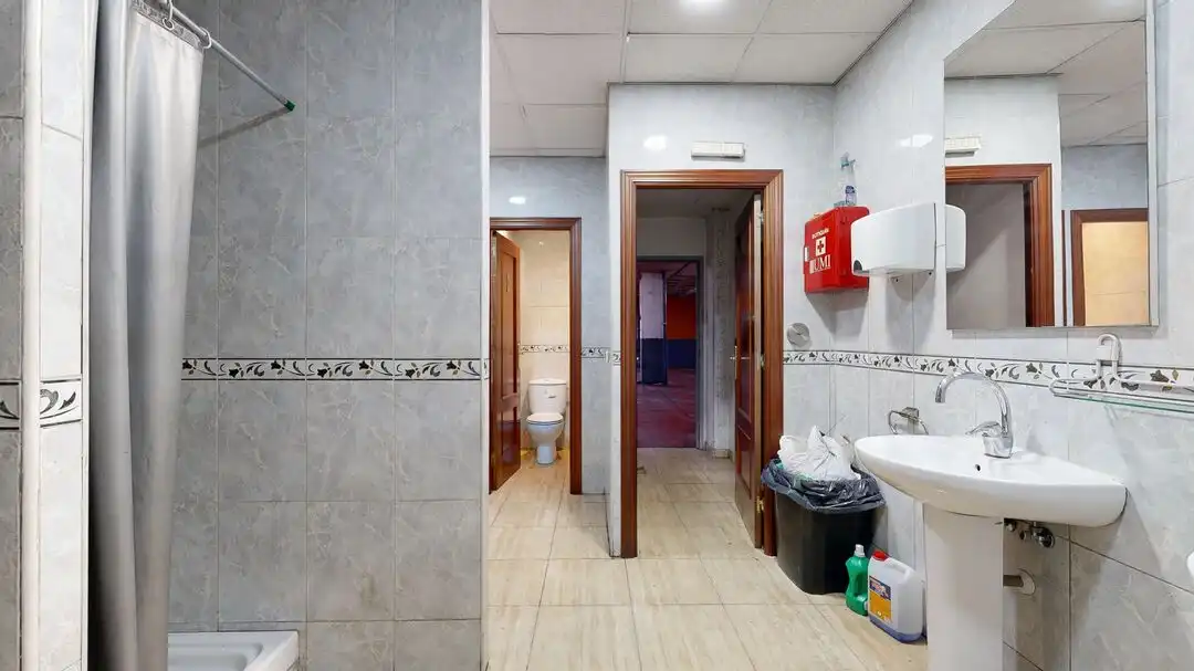 Badezimmer von Geschaftsraum zur Miete in Madrid