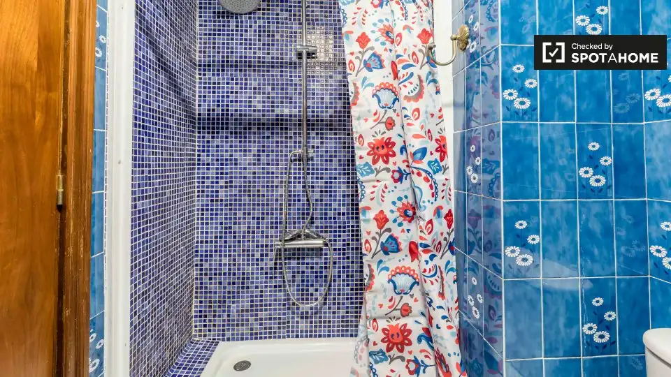 Baño de Piso de alquiler en Valencia con Aire acondicionado, Calefacción y Amueblado