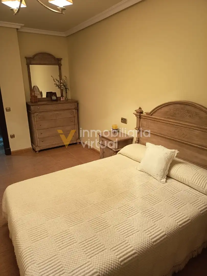 Habitación de Casa o chalet en venta en Lucena con Piscina y Amueblado