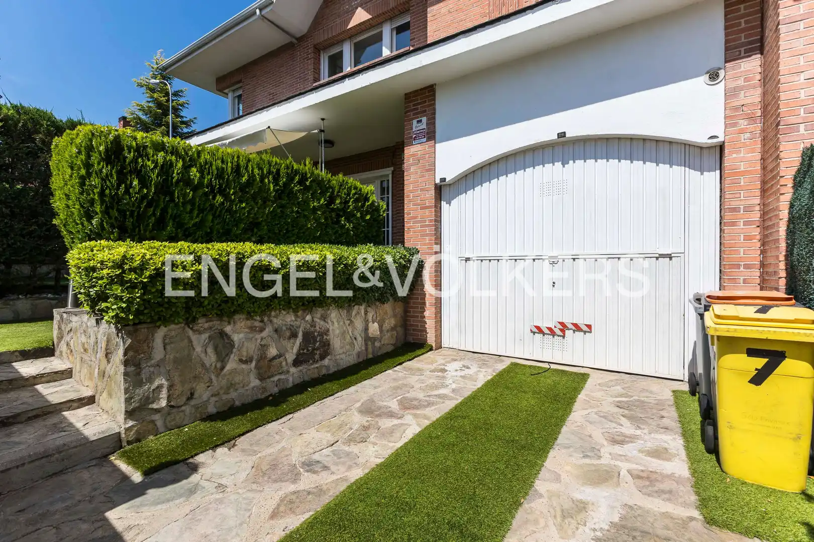 Vista exterior de Casa o chalet de alquiler en Madrid con Calefacción, Jardín privado y Terraza