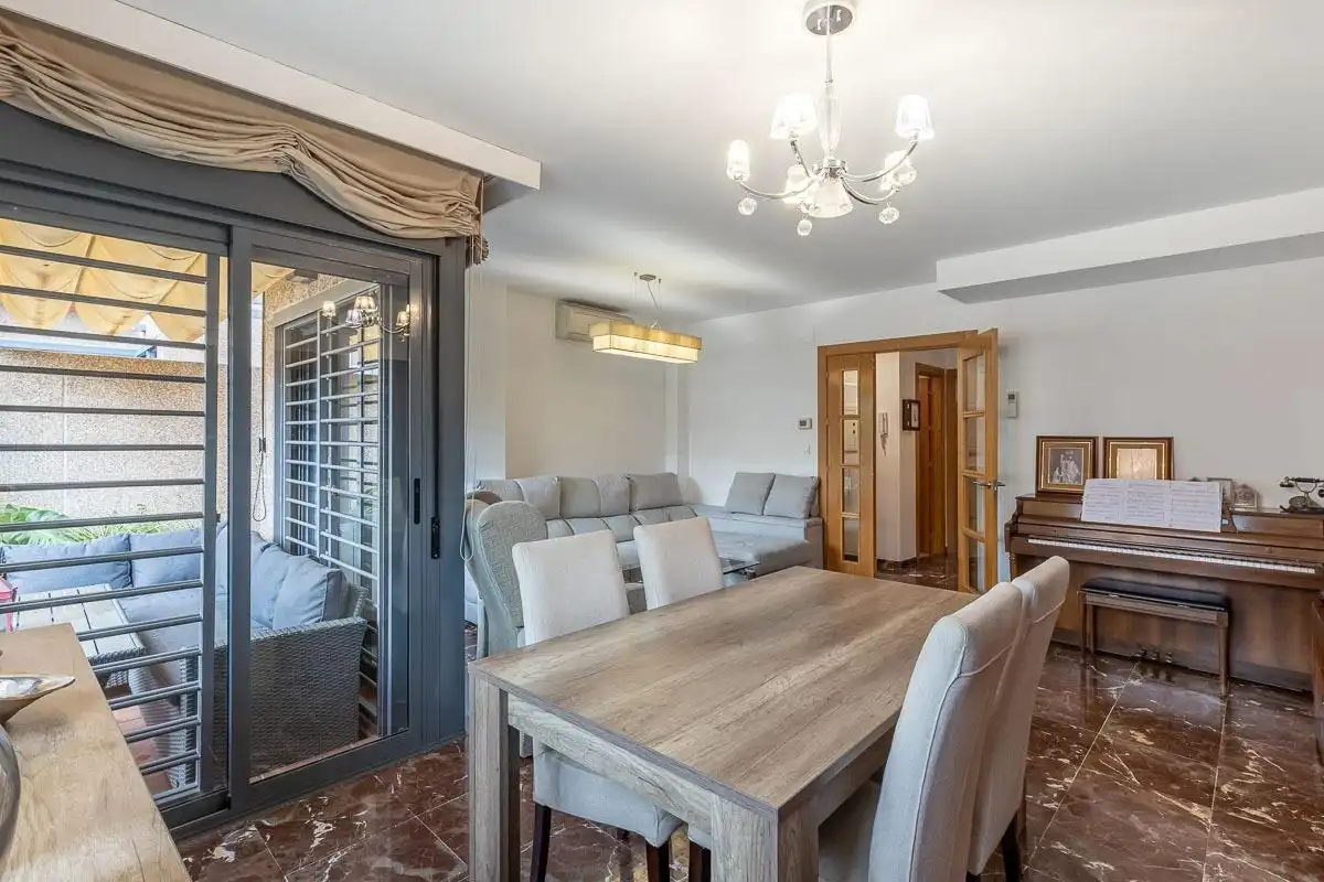 Detached homes for sale in Poniente