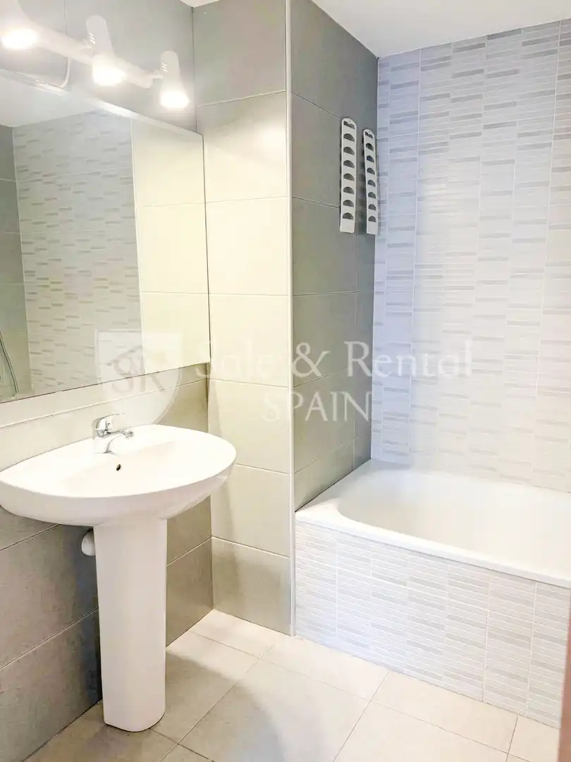 Baño de Piso en venta en Blanes con Calefacción y Terraza