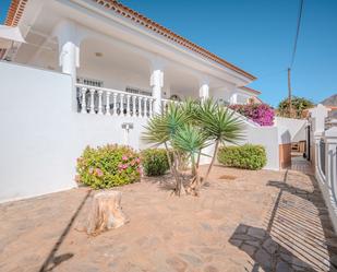 Vista exterior de Casa o xalet en venda en Arona amb Aire condicionat, Calefacció i Jardí privat