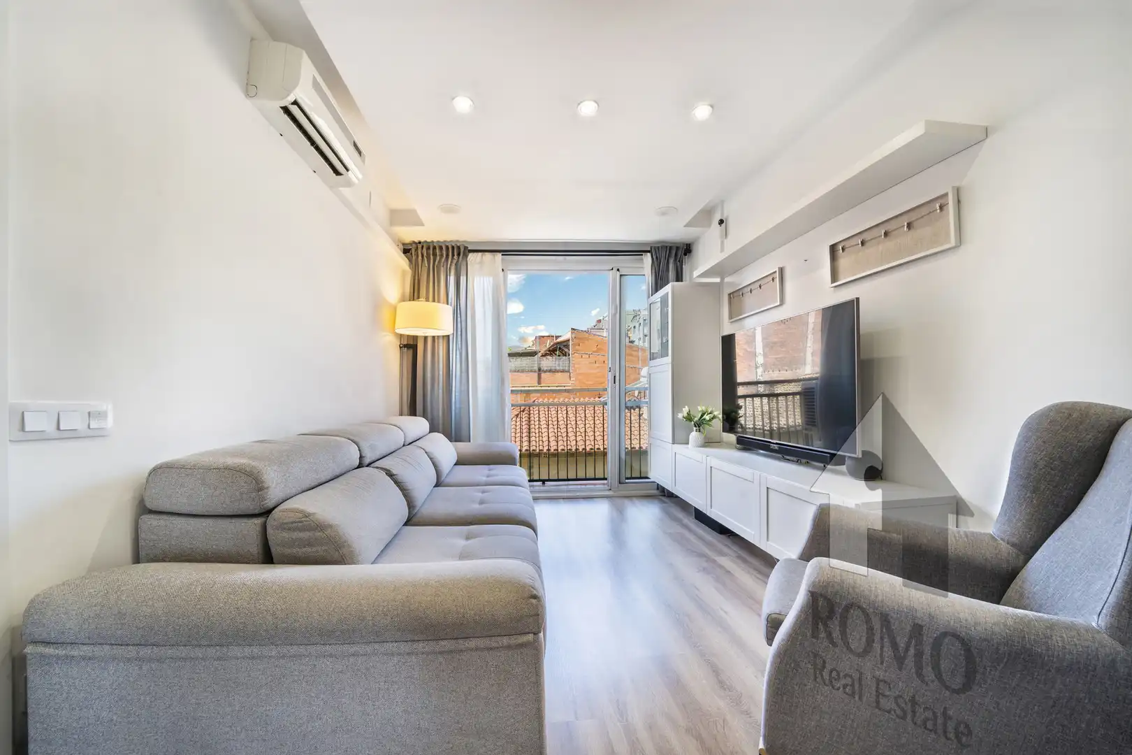 Sala de estar de Piso en venta en Santa Perpètua de Mogoda con Calefacción, Parquet y Balcón