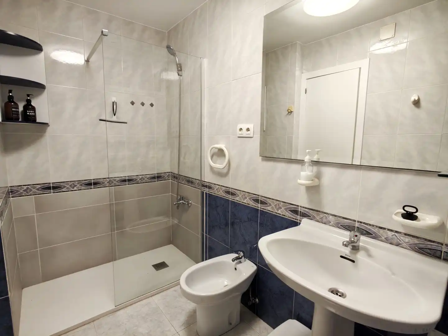Bathroom of Apartments for sale in Castell d'Aro, Platja d'Aro i s'Agaró  with Private garden, Terrace and Furnished