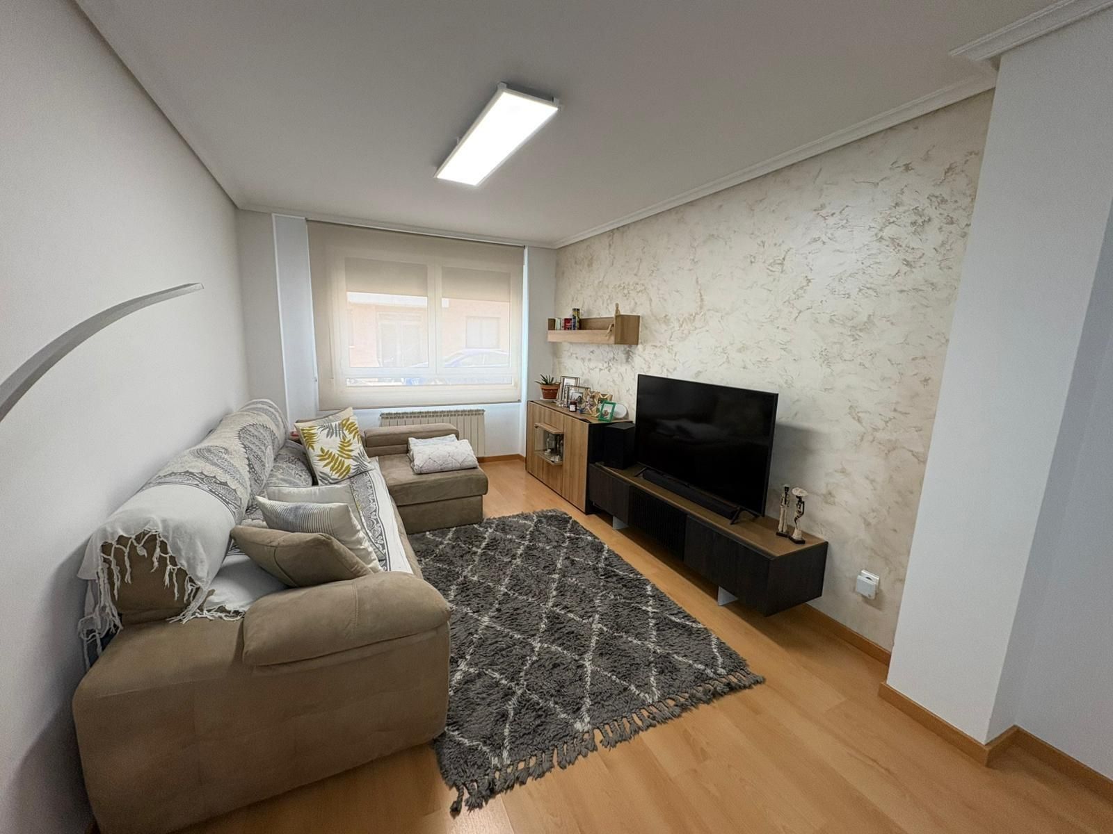 Sala d'estar de Apartament en venda en Santovenia de Pisuerga amb Calefacció, Terrassa i Traster