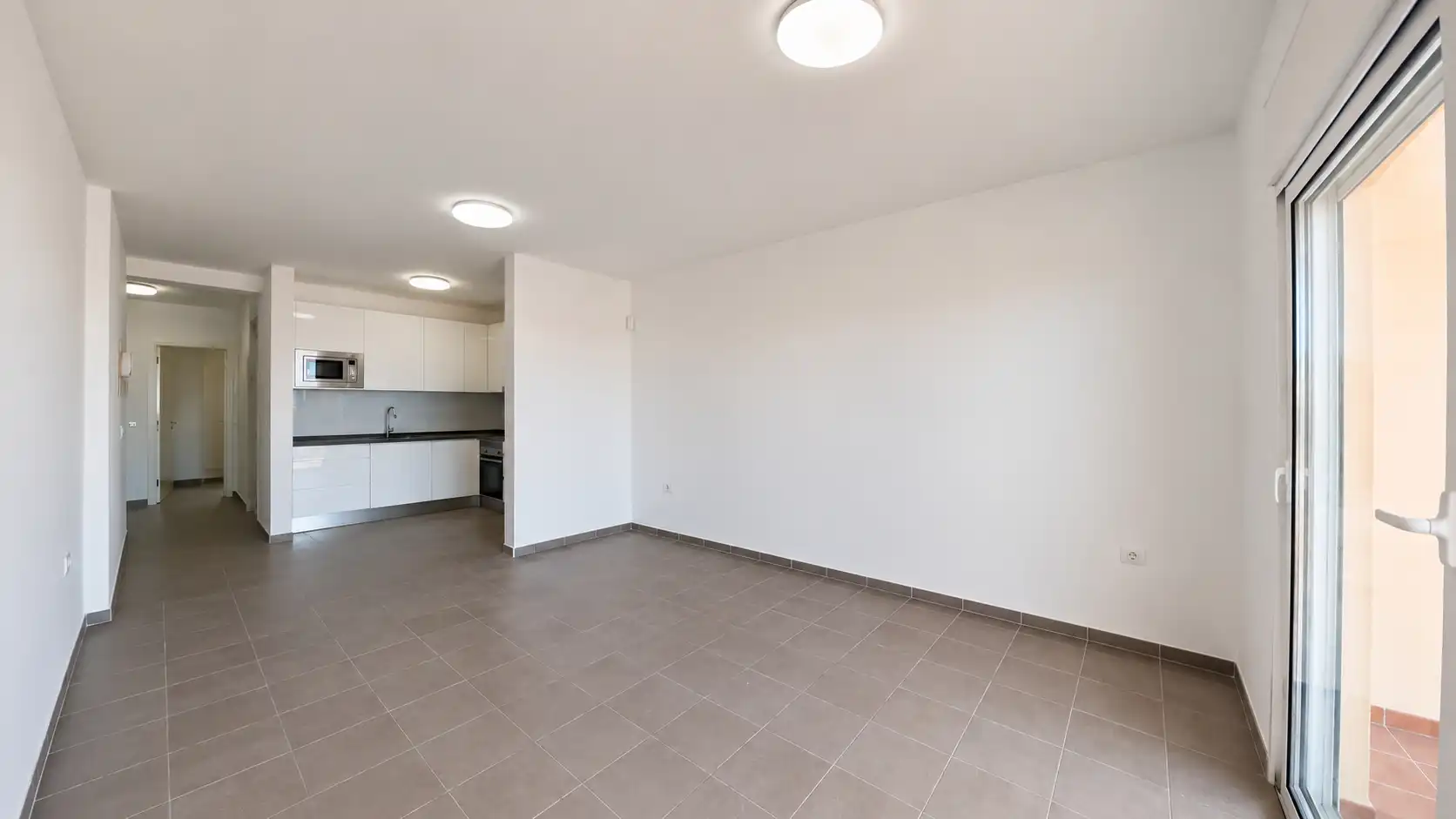 Wohnungen zum Verkauf in Arona mit Terrasse, Ofen und Waschmaschine