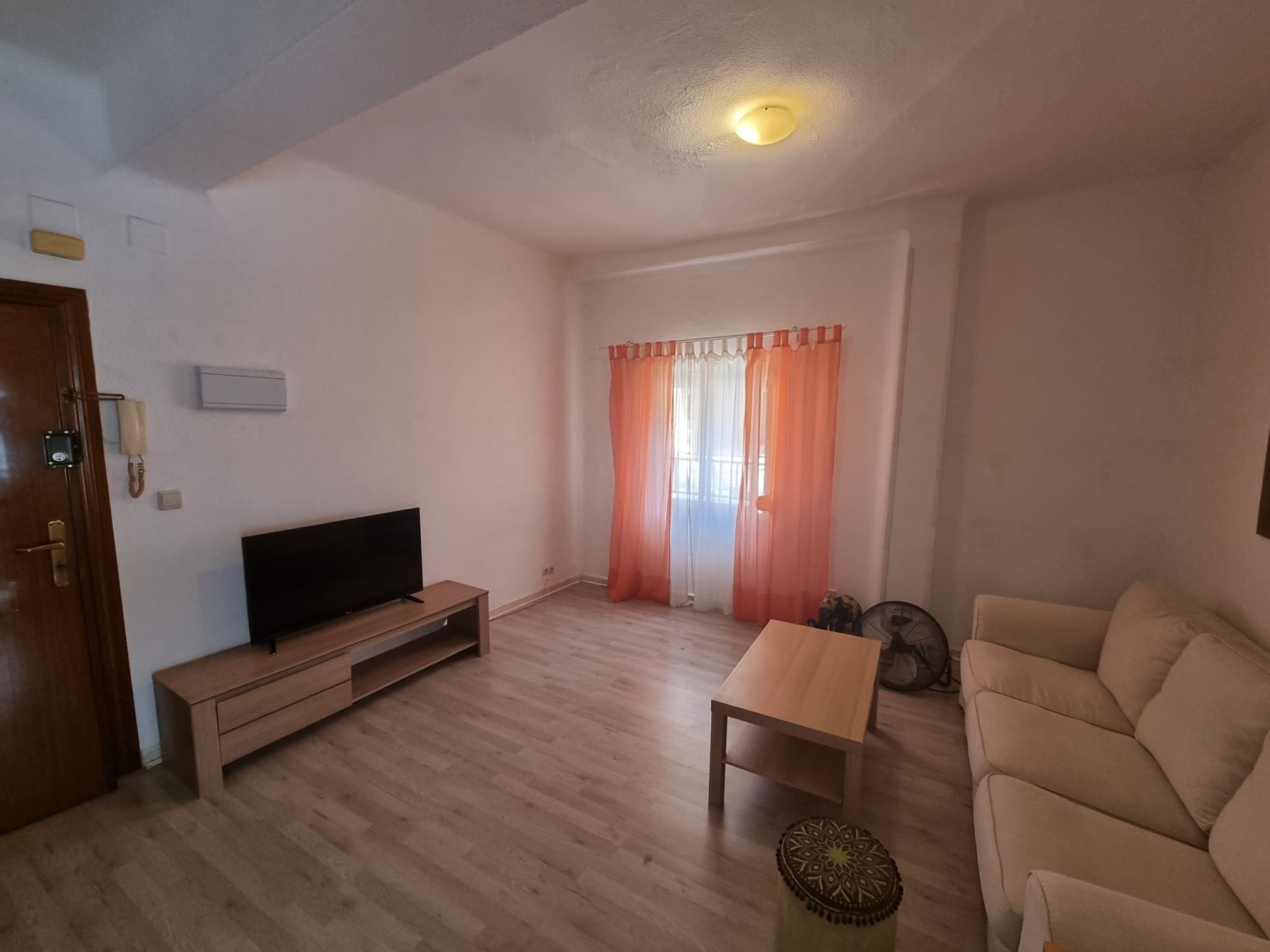 Sala d'estar de Estudi en venda en Torremolinos amb Aire condicionat