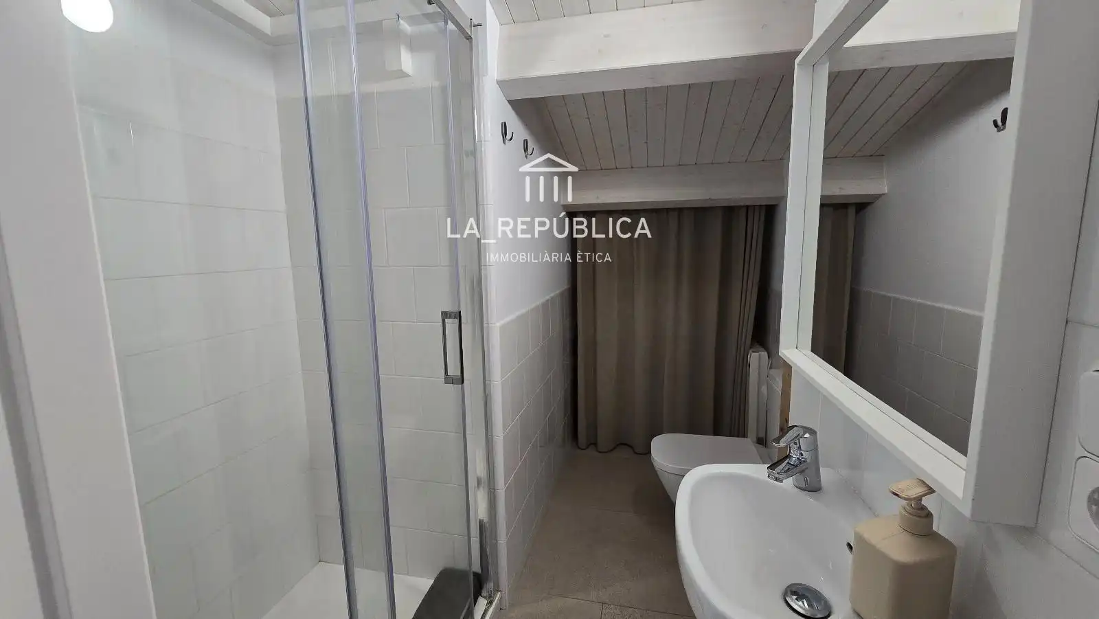 Baño de Ático en venta en Mataró con Aire acondicionado, Calefacción y Terraza