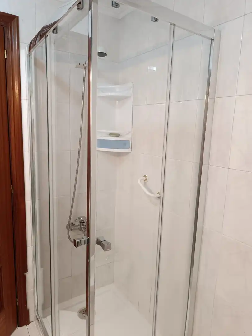 Baño de Piso en venta en Santiago de Compostela  con Calefacción, Amueblado y Balcón