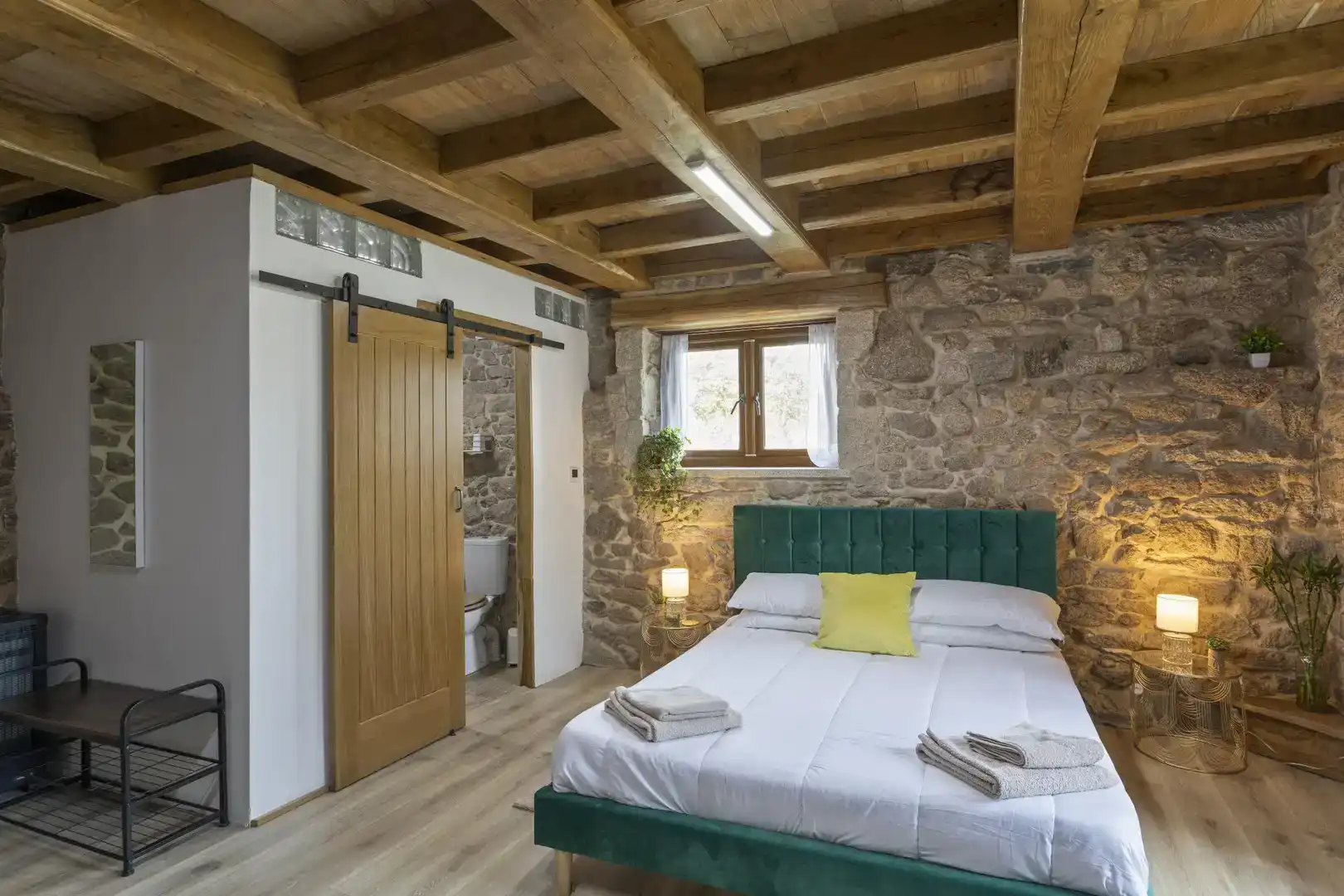 Schlafzimmer von Country house zur Miete in Friol mit Privatgarten, Abstellraum und Möbliert