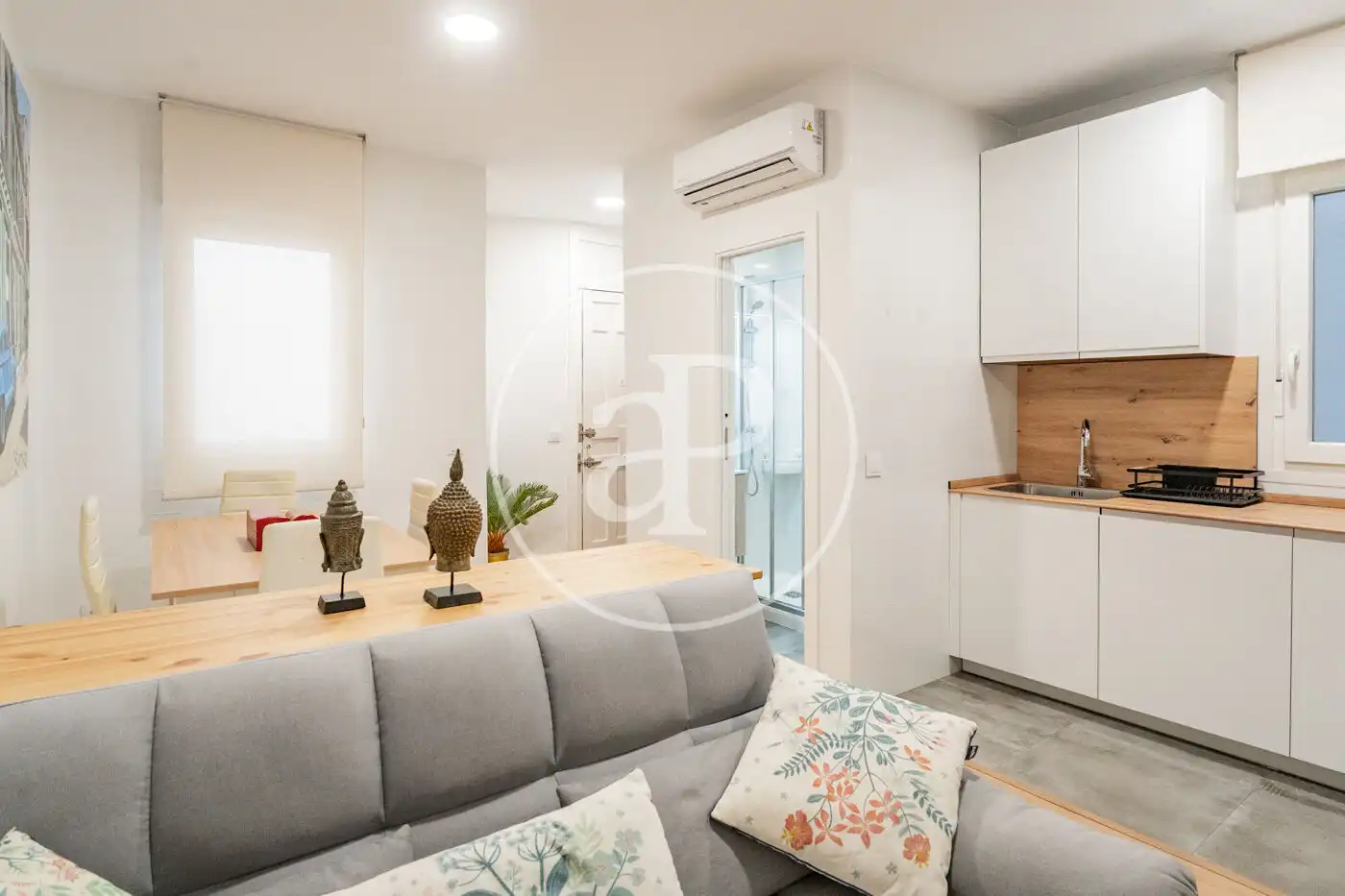 Living room of Flat for sale in Madrid  with Air Conditioner, Heating and Furnished