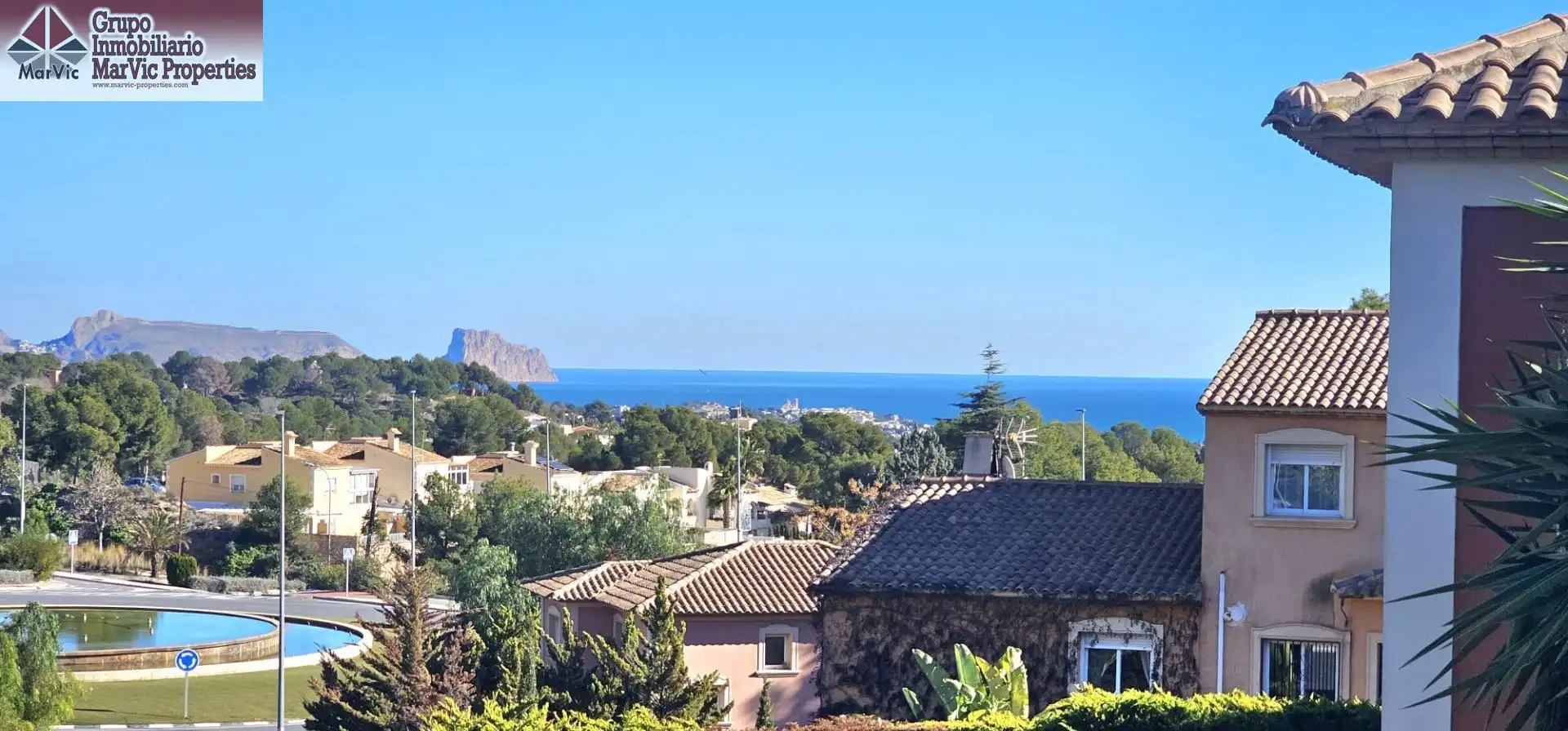 Vista exterior de Casa o xalet en venda en La Nucia amb Aire condicionat, Jardí privat i Terrassa
