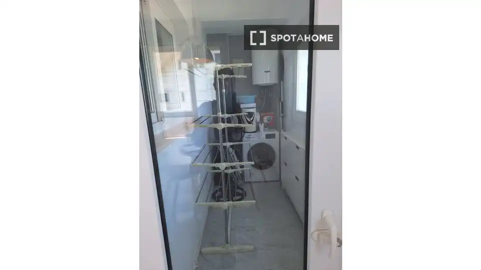 Cuina de Apartament per a compartir en Benidorm amb Aire condicionat, Terrassa i Moblat