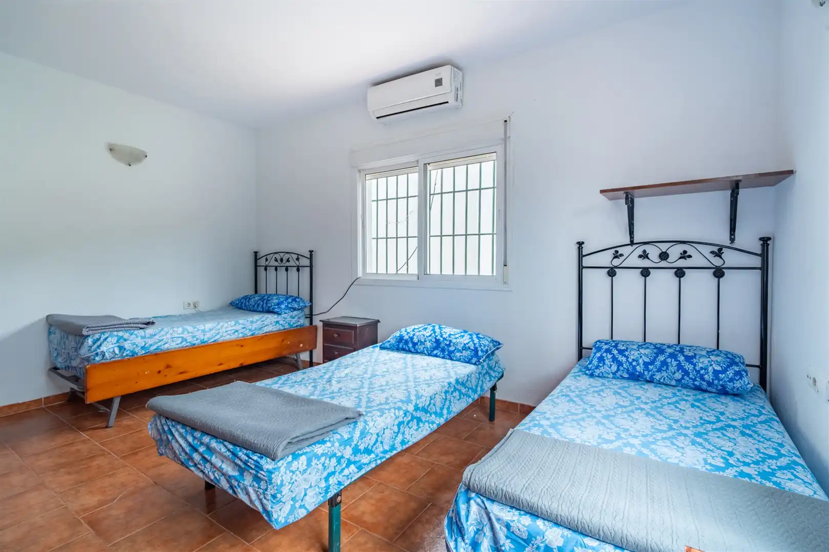 Dormitori de Casa o xalet en venda en Cártama