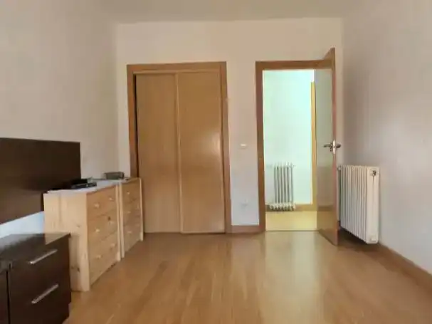 Dormitori de Pis en venda en Madrid amb Aire condicionat i Balcó