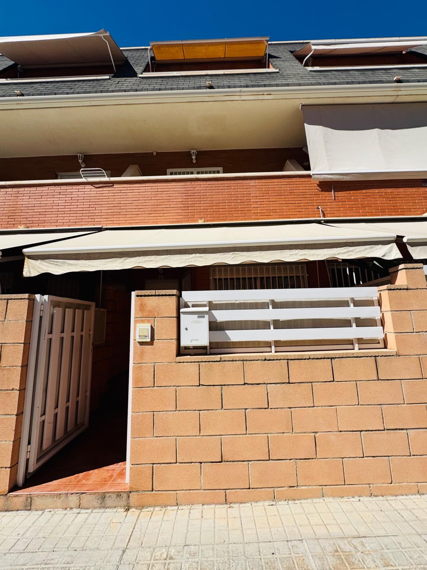 Exterior view of Single-family semi-detached to rent in Elche / Elx  with Heating, Terrace and Balcony