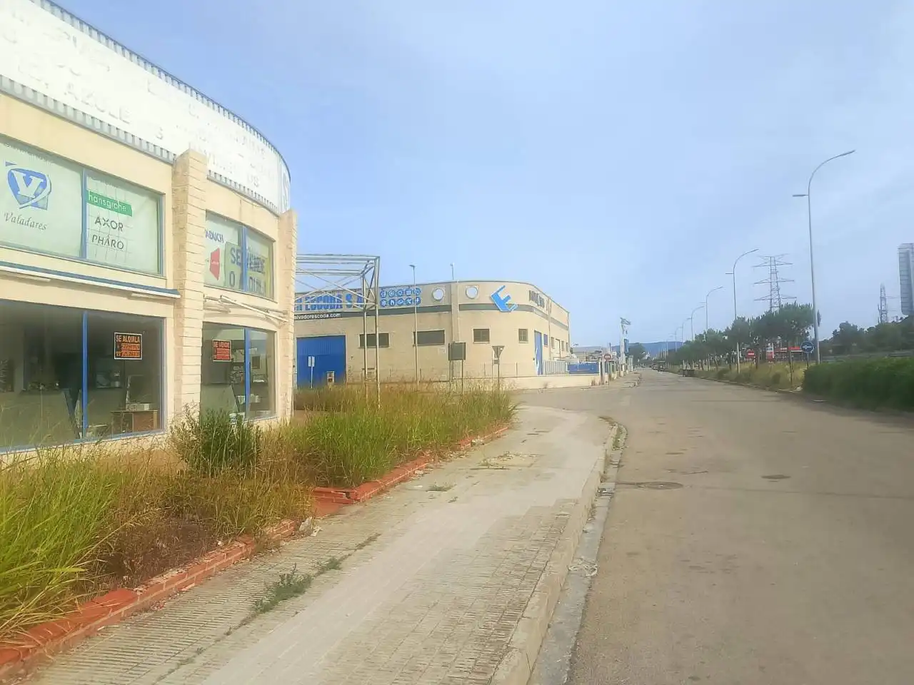 Vista exterior de Nau industrial en venda en Gandia amb Calefacció i Alarma
