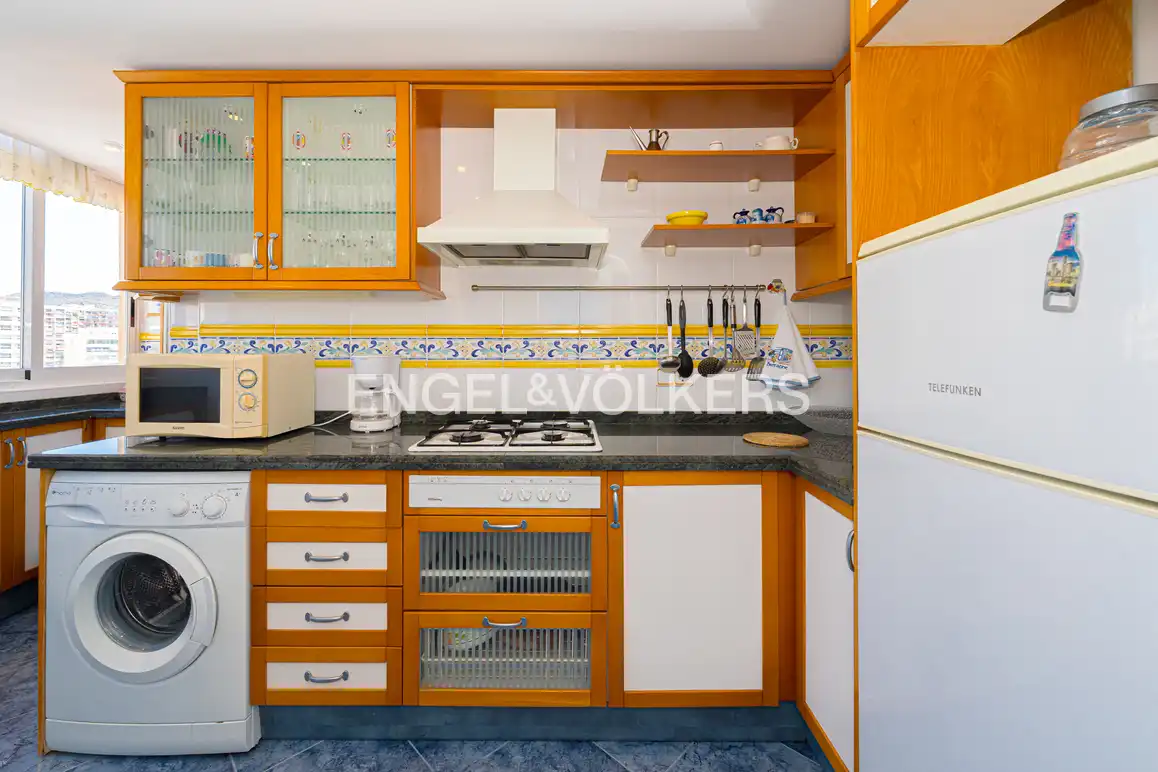 Cocina de Apartamento de alquiler en Benidorm con Terraza, Amueblado y Piscina comunitaria