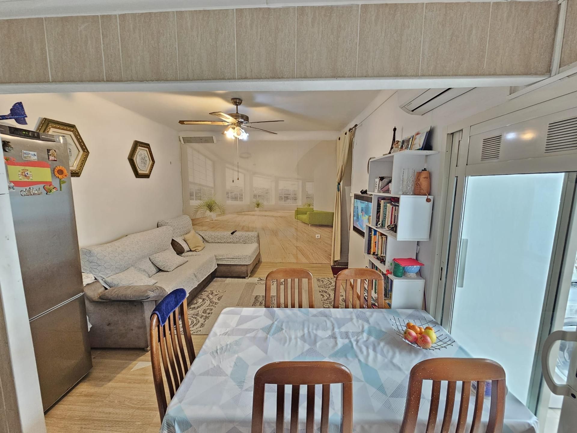 Sala d'estar de Apartament en venda en Alicante / Alacant amb Aire condicionat i Balcó