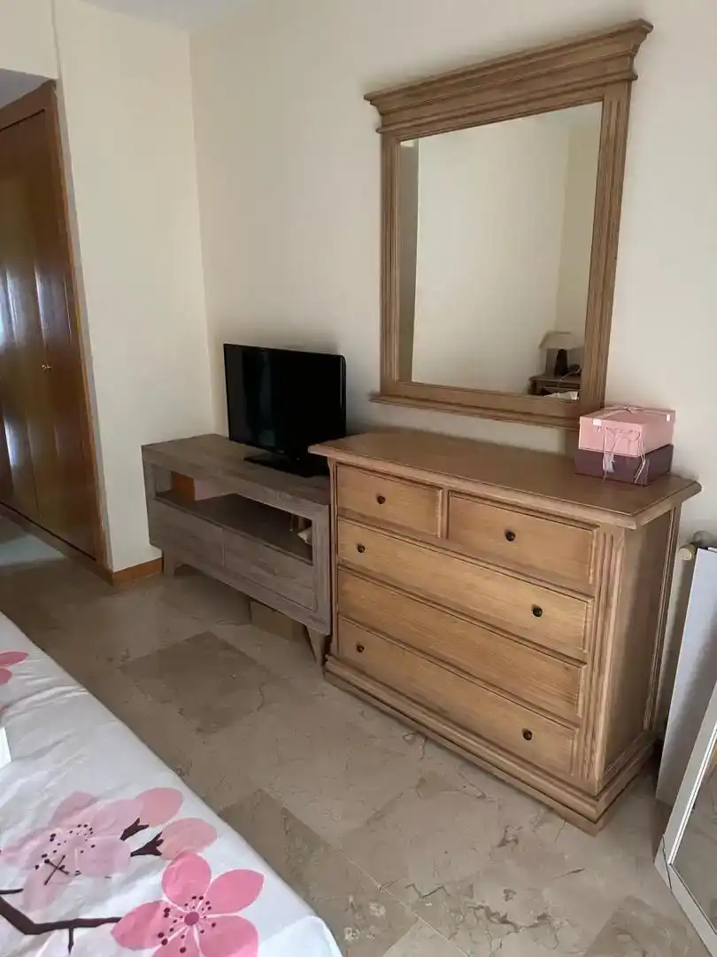 Habitación de Piso para compartir en Marbella con Jardín privado, Piscina y Amueblado