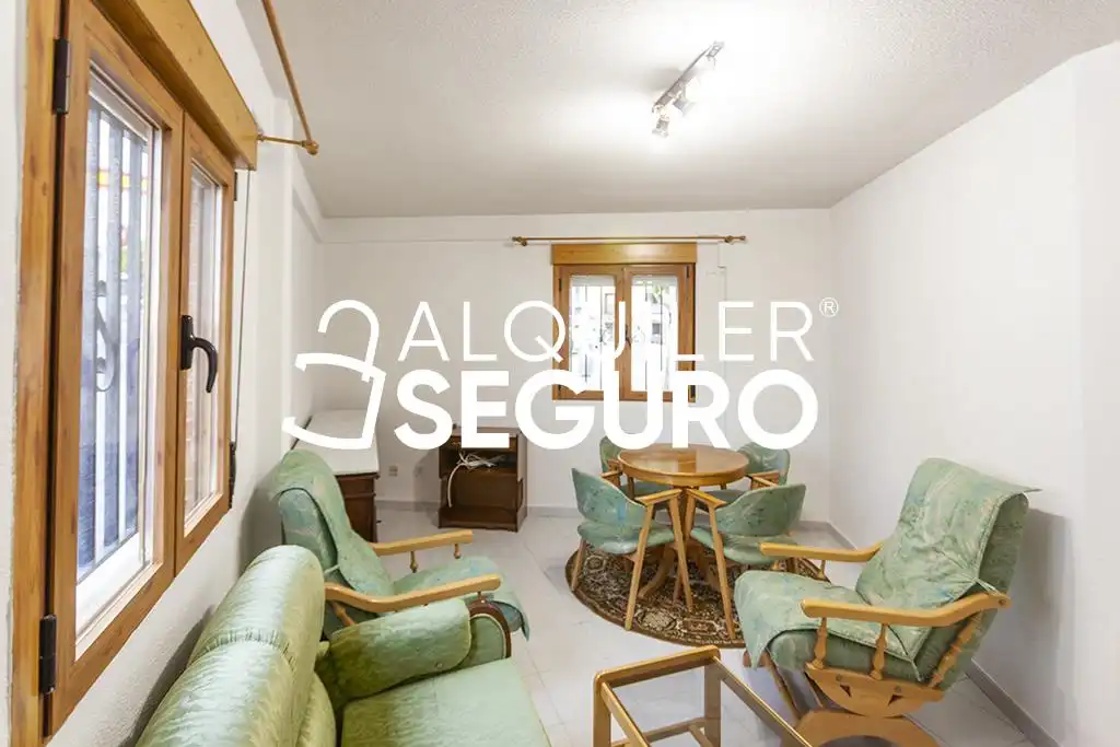 Sala d'estar de Pis de lloguer en Cobeña amb Calefacció i Moblat