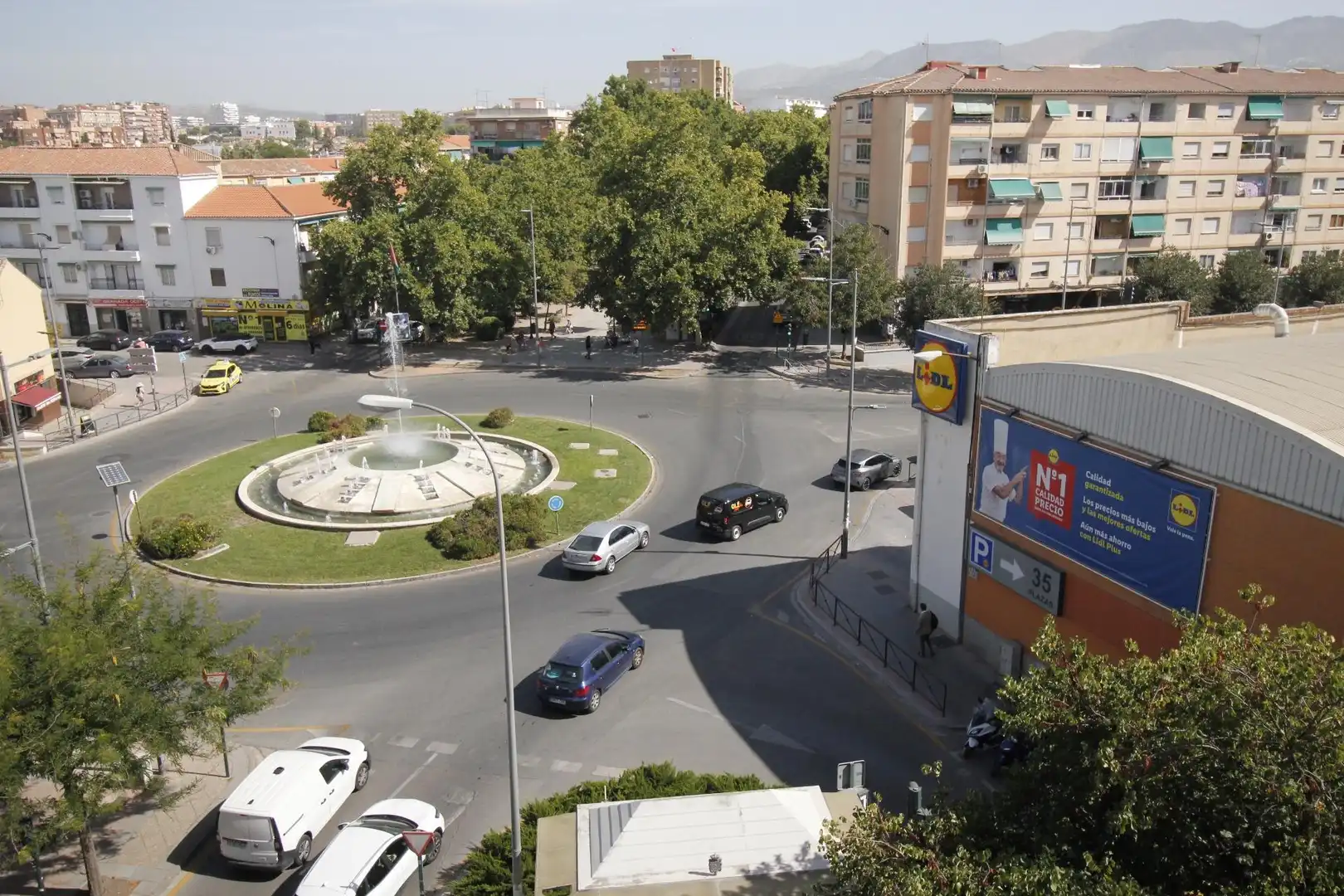 Flat with terrace to rent in Calle Teofilo Gautier 2