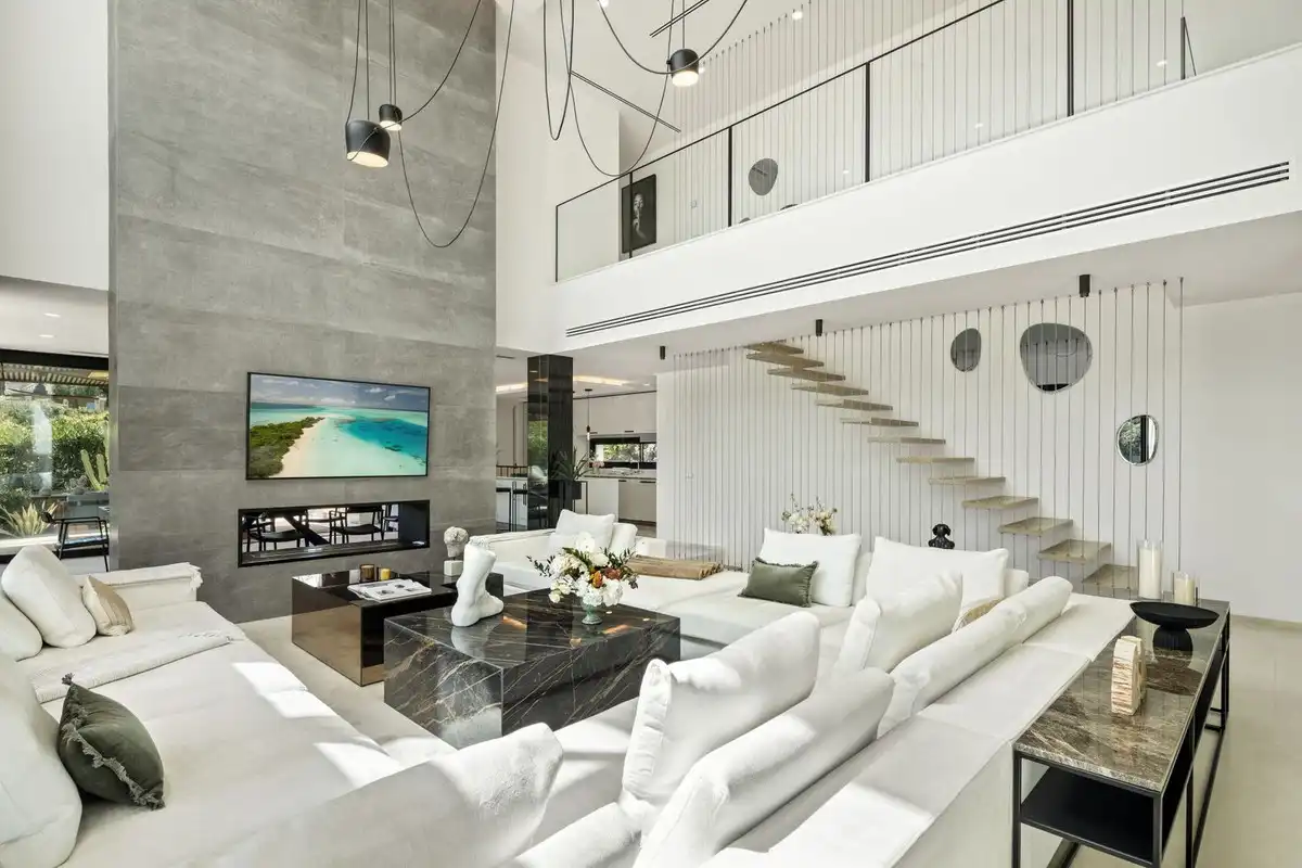 Sala d'estar de Casa o xalet de lloguer en Marbella amb Aire condicionat, Jardí privat i Terrassa