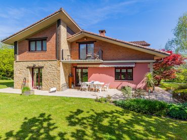Casa con jardín en venta en Donostia-San Sebastián - larrañategi 62. Donostia-San Sebastián