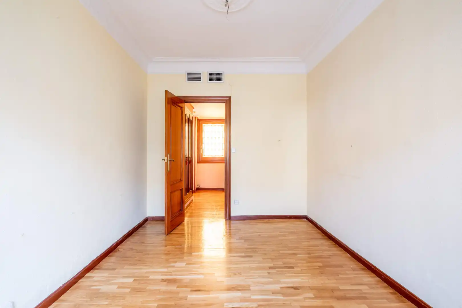 Habitación de Ático en venta en Zaragoza con Calefacción, Parquet y Terraza