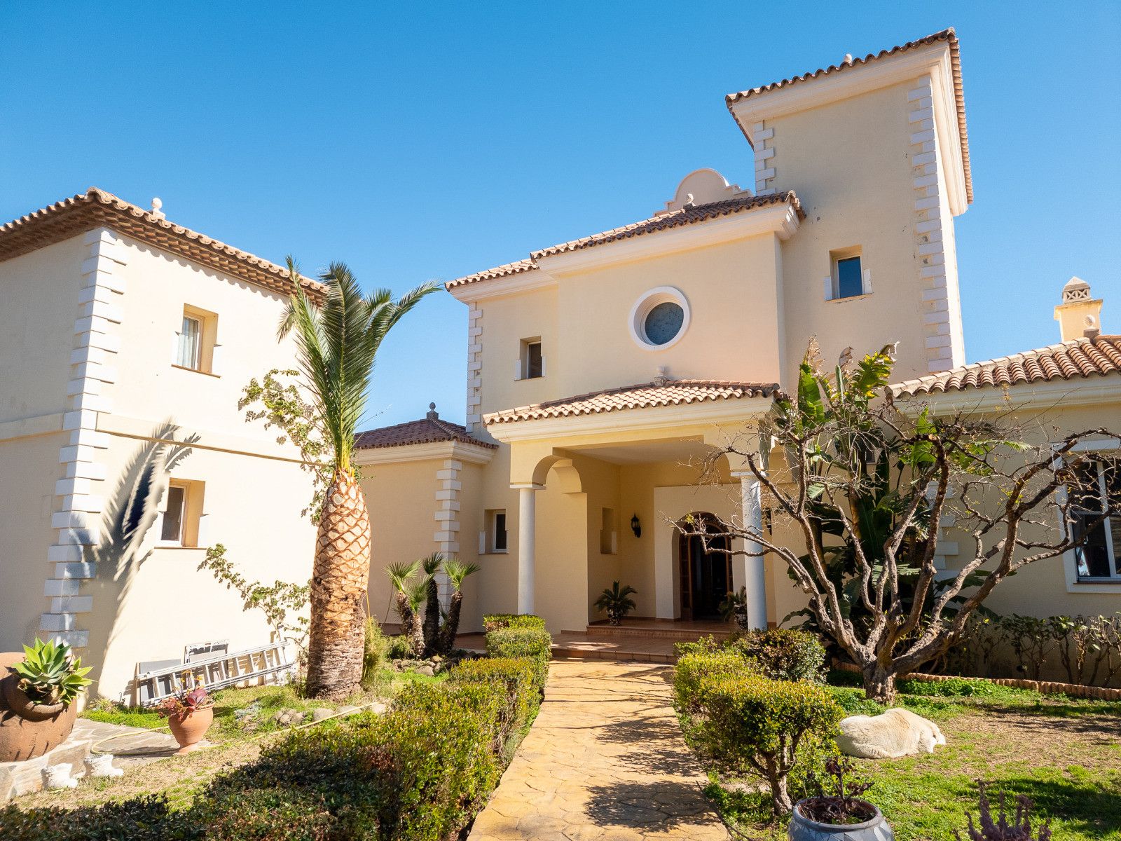 Exterior view of House or chalet for sale in Estepona  with Air Conditioner, Private garden and Terrace